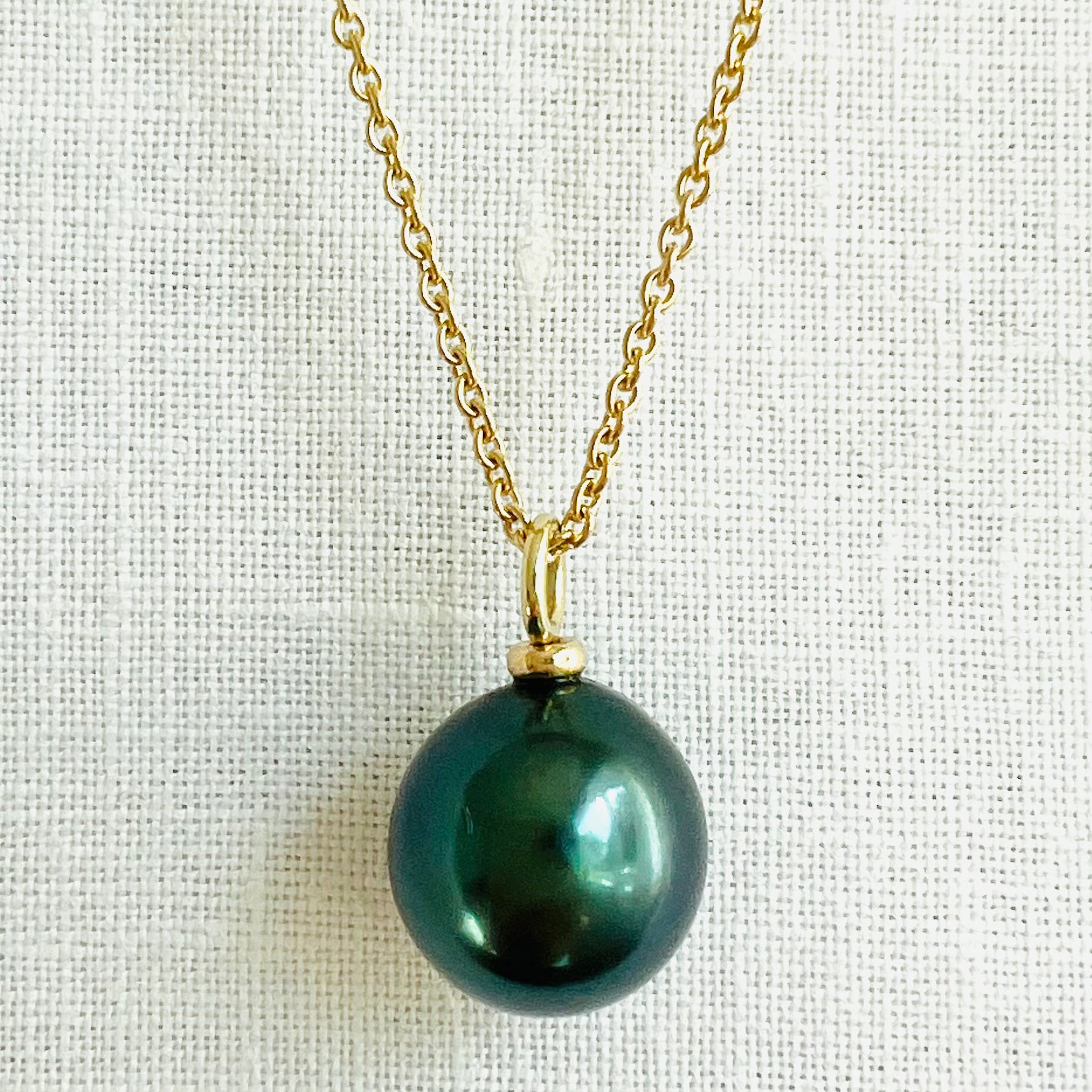 Joy Hanger & Collier • Zuidzee Parel • Bron Jewelry Joy Hanger & Collier • Zuidzee Parel • Bron Jewelry